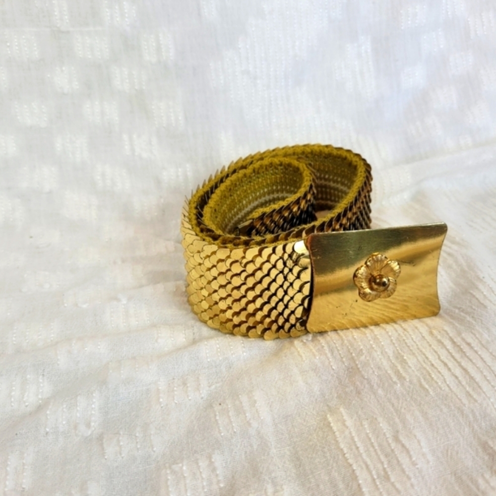 Vintage gold stretch belt "fish scales" with solid gold buckle floral detail M - Picture 5 of 8